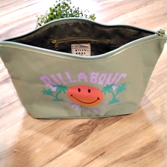 New! 🙂Billabong JRS Handbag - Picture 2 of 4